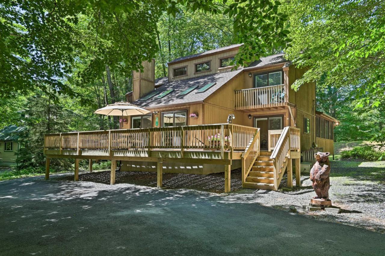 Bear Den Rustic Pocono Lake Home With Game Room! المظهر الخارجي الصورة