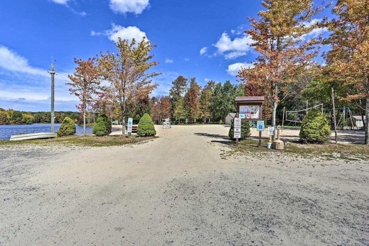 Bear Den Rustic Pocono Lake Home With Game Room! المظهر الخارجي الصورة