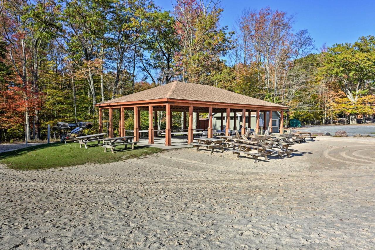 Bear Den Rustic Pocono Lake Home With Game Room! المظهر الخارجي الصورة