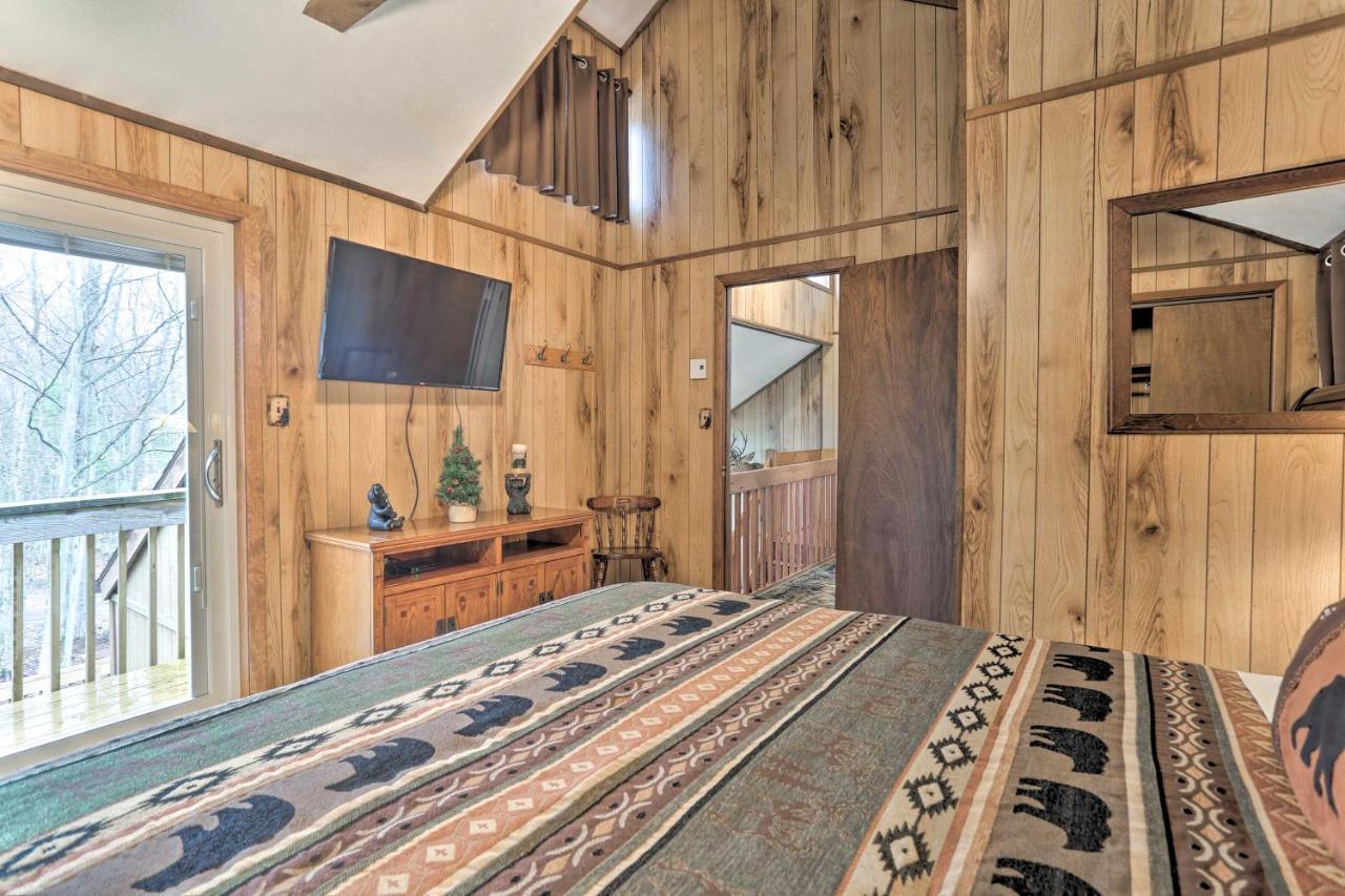 Bear Den Rustic Pocono Lake Home With Game Room! المظهر الخارجي الصورة