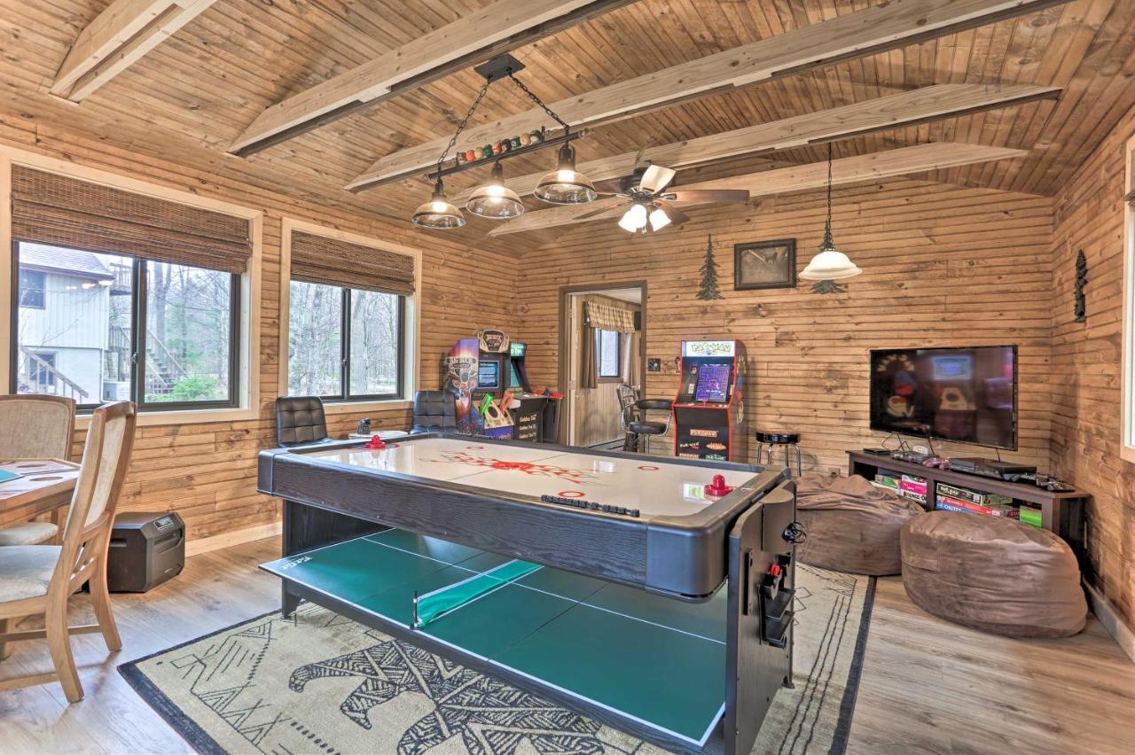 Bear Den Rustic Pocono Lake Home With Game Room! المظهر الخارجي الصورة