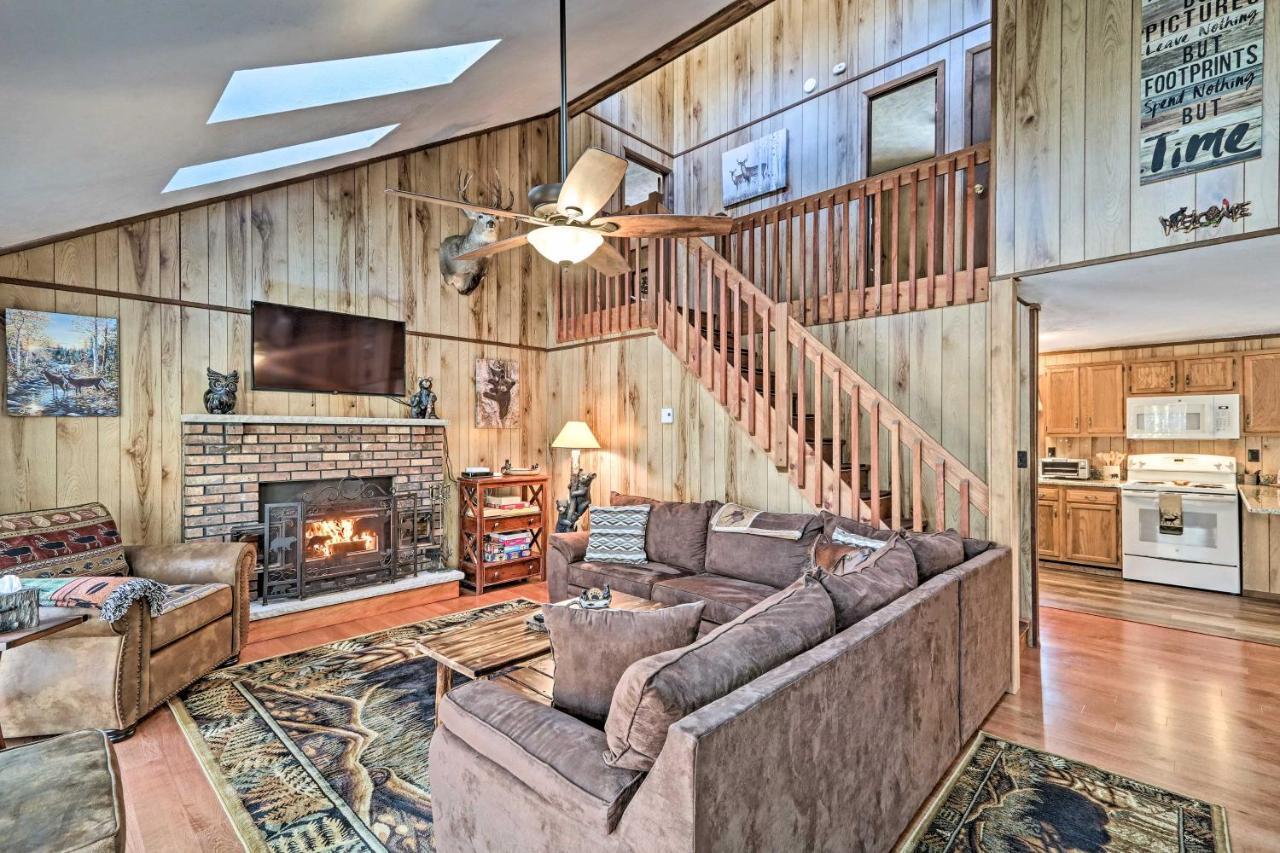 Bear Den Rustic Pocono Lake Home With Game Room! المظهر الخارجي الصورة