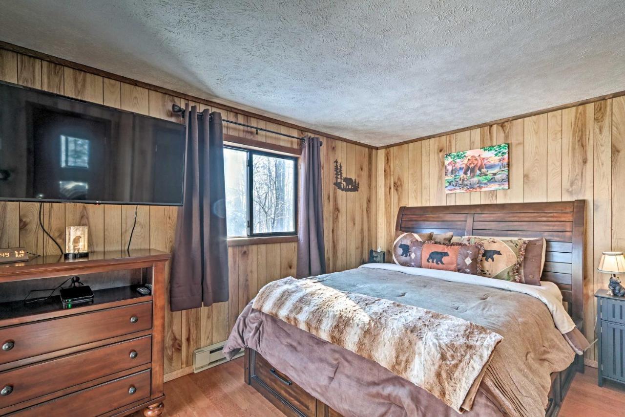 Bear Den Rustic Pocono Lake Home With Game Room! المظهر الخارجي الصورة