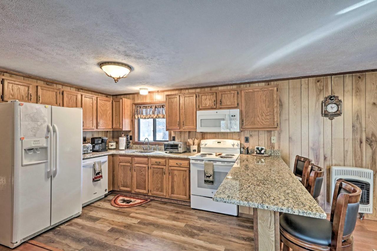 Bear Den Rustic Pocono Lake Home With Game Room! المظهر الخارجي الصورة
